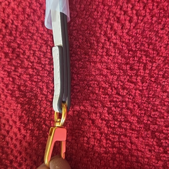 White and Gold Keychain - Picture 6 of 8